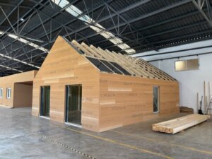 Casa prefabricada 63m2 - Precio 28.000 Montaje inicial en fábrica con estructura de madera y cerchas de tejado