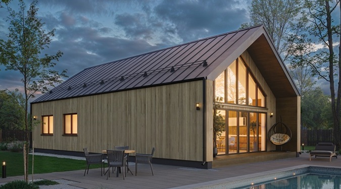 Casa estilo granero Koia con diseño moderno y una conexión armoniosa con el bosque.